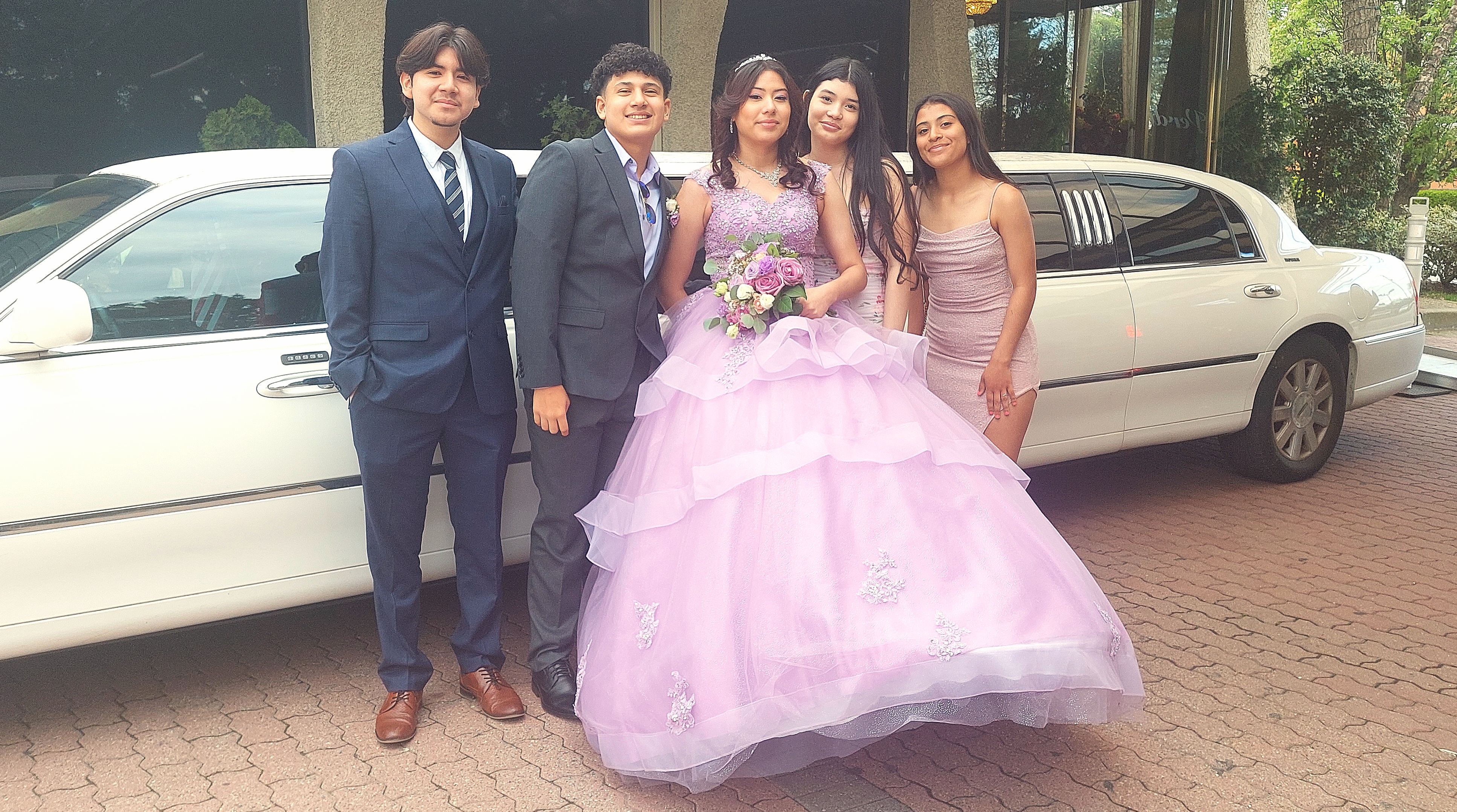 The Most Affordable And Trusted Quinceanera Limo Service in Long Island 